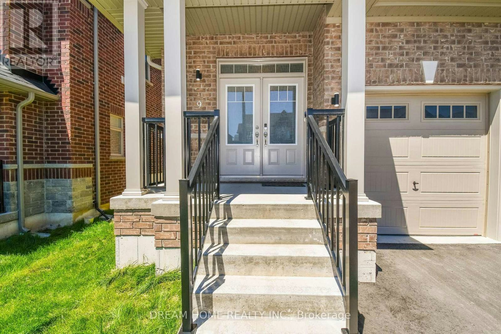 9 Copperhill Heights, Barrie, ON, L9S 0K6 - 2