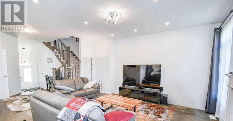 9 Copperhill Heights, Barrie, ON, L9S 0K6 - 10