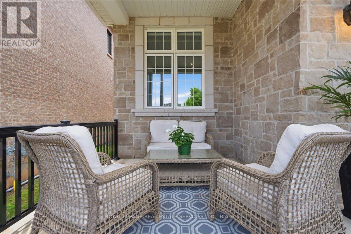 3300 Sunningdale Gardens, Oakville, ON, L6M 5K5 - 3