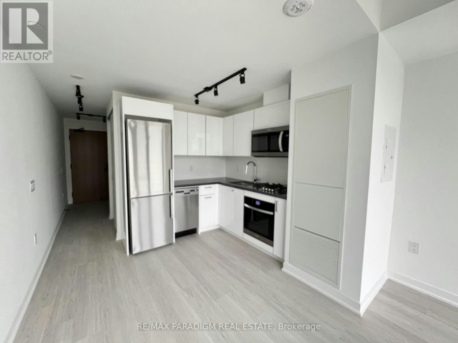 1705-195 Mccaul Street, Toronto, ON, M5T 1W6 - 3