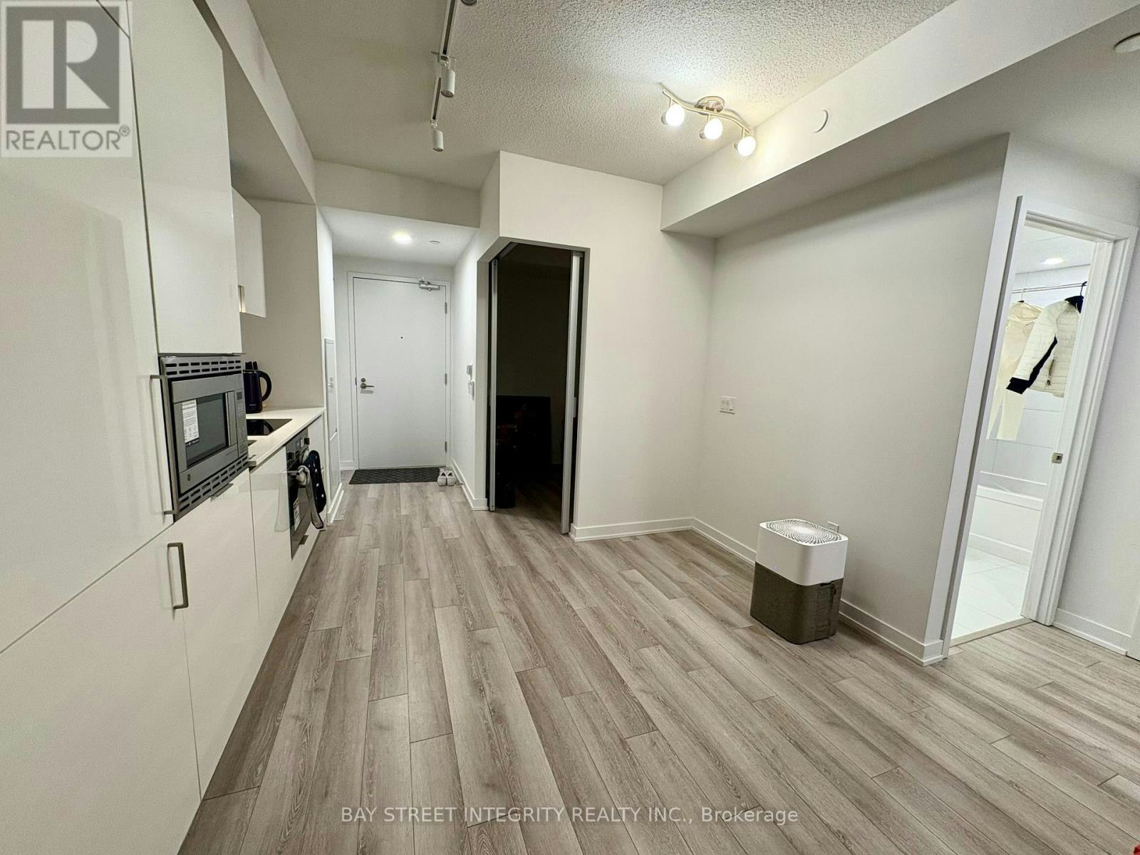 1009-121 St Patrick Street, Toronto, ON, M5T 0B8 - 4