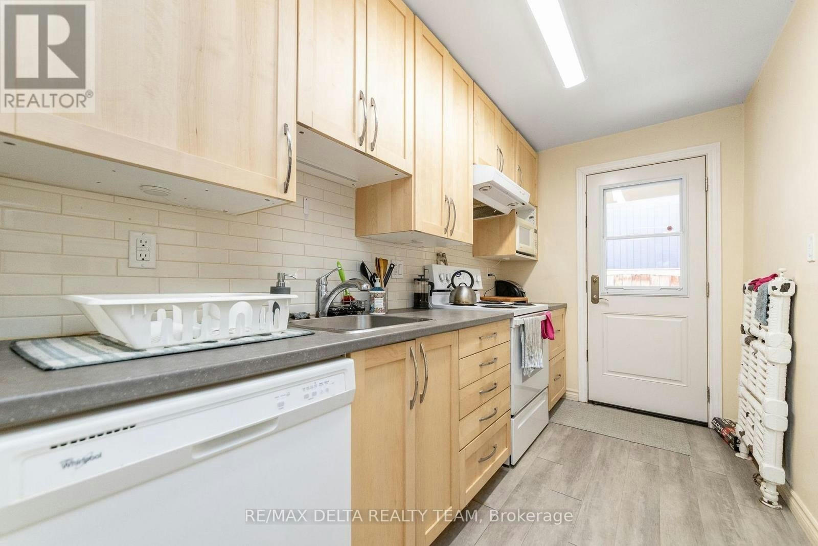 A-192 Stanley Avenue, Ottawa, ON, K1M 1P3 - 12