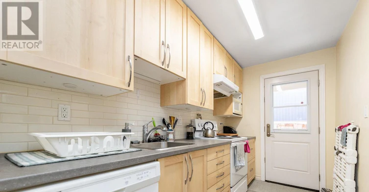 A-192 Stanley Avenue, Ottawa, ON, K1M 1P3 - 12