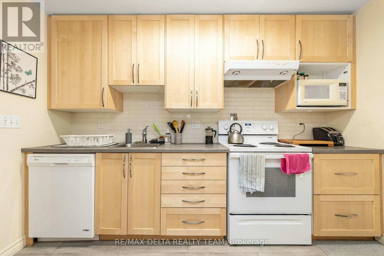A-192 Stanley Avenue, Ottawa, ON, K1M 1P3 - 10