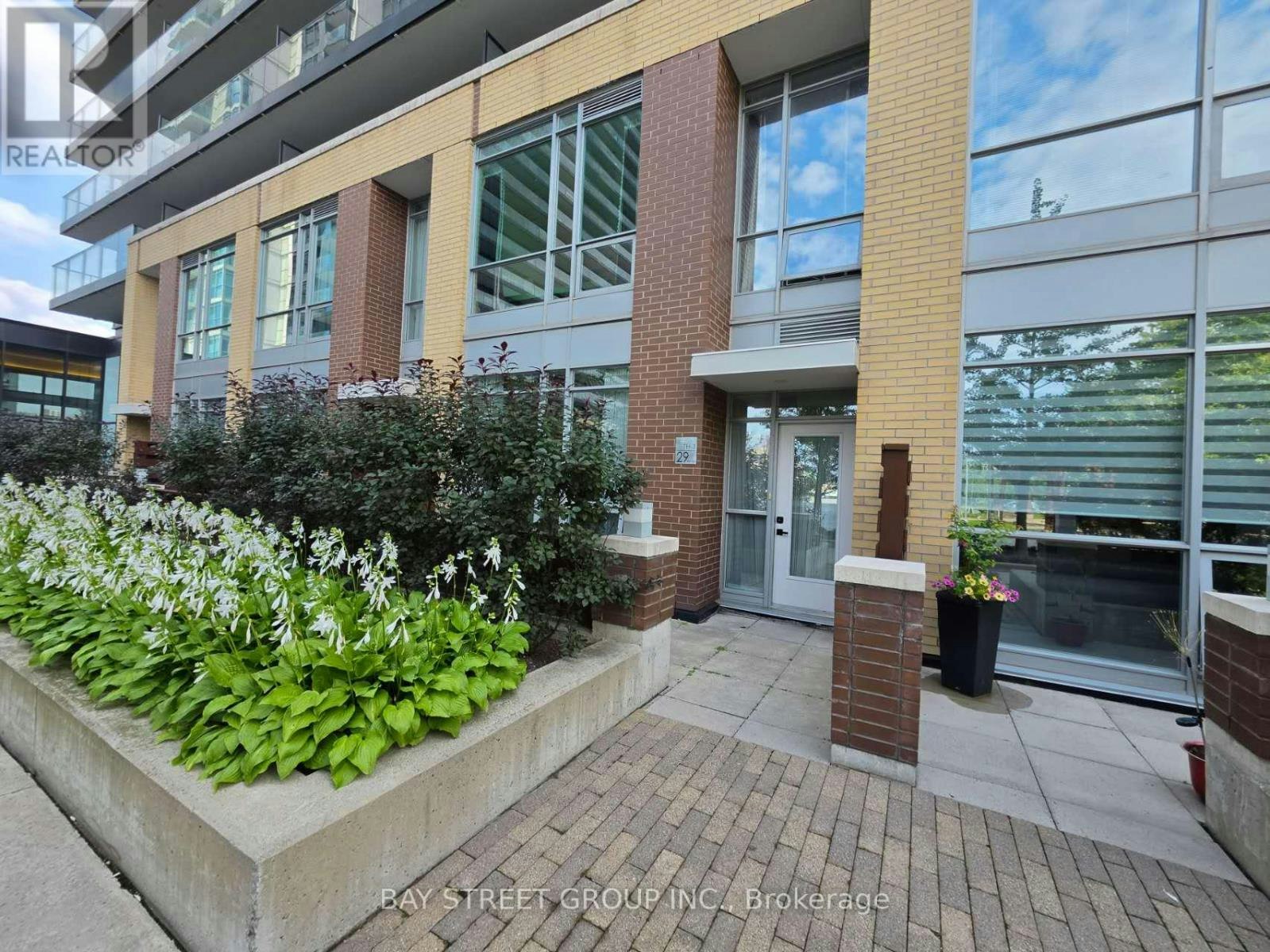 TH 3-29 Singer Court, Toronto, ON, M2K 0B3