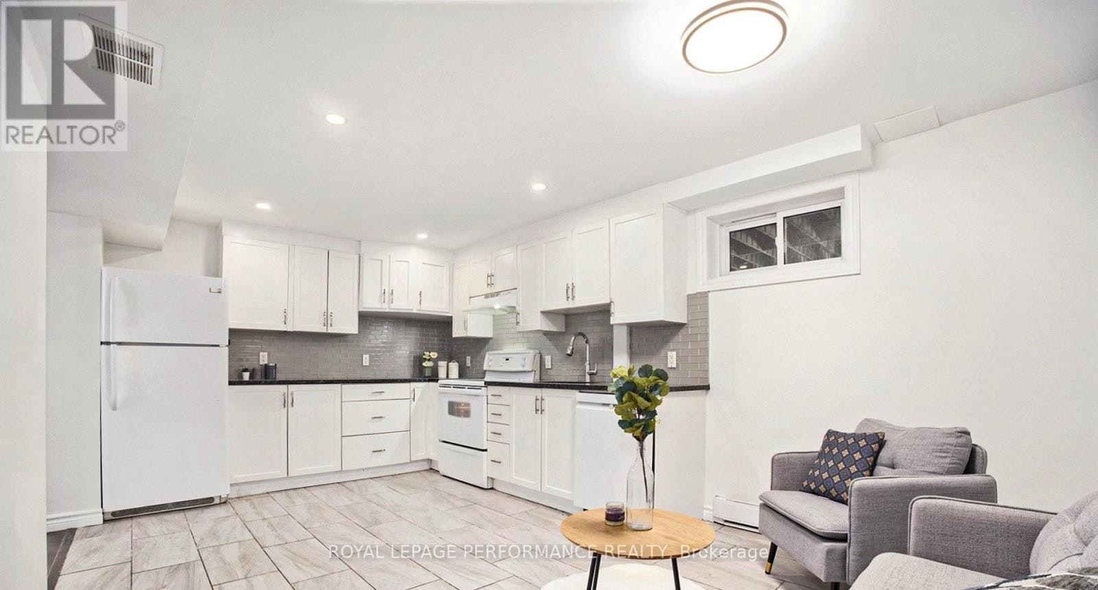 33 B Majestic Drive, Ottawa, ON, K2G 1C6 - 3
