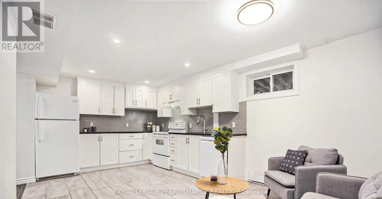 33 B Majestic Drive, Ottawa, ON, K2G 1C6 - 3