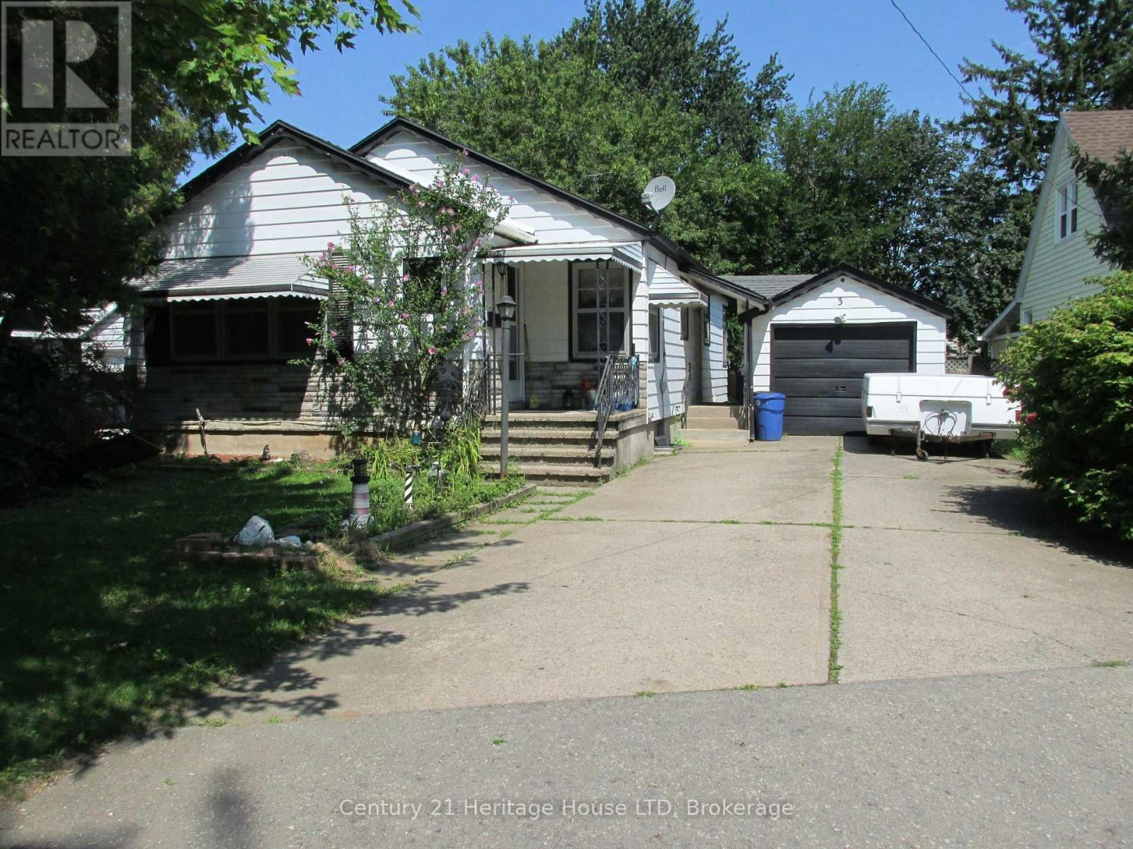 3 Melba Road, St. Catharines, ON, L2M 4P5