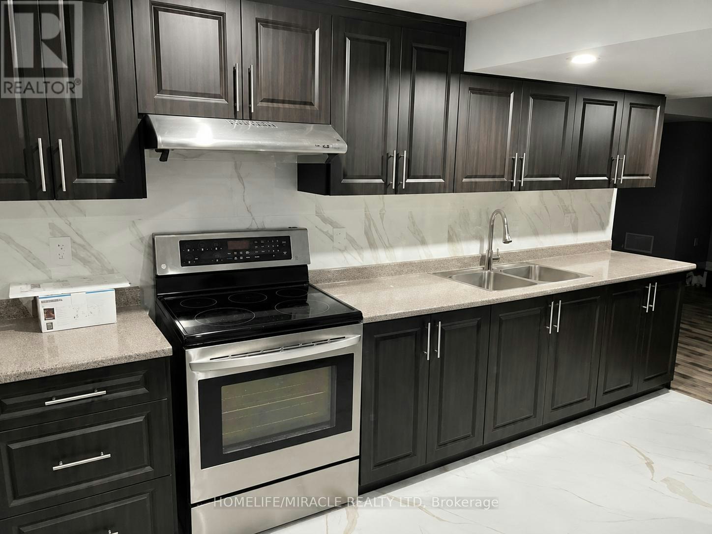 BST-114 Lorenzo Circle, Brampton, ON, L6R 3N4 - 2