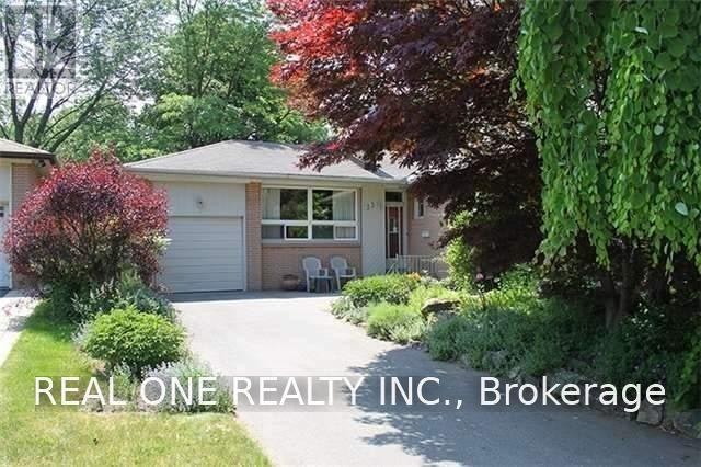 33 Groveland Crescent, Toronto, ON, M3A 3C4