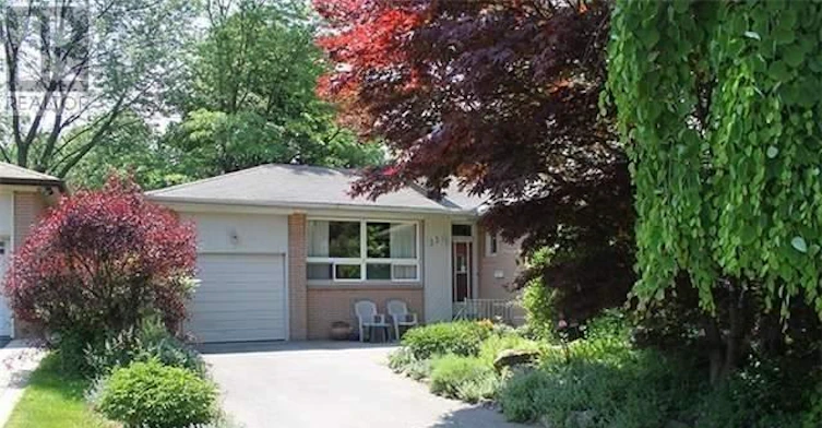 33 Groveland Crescent, Toronto, ON, M3A 3C4