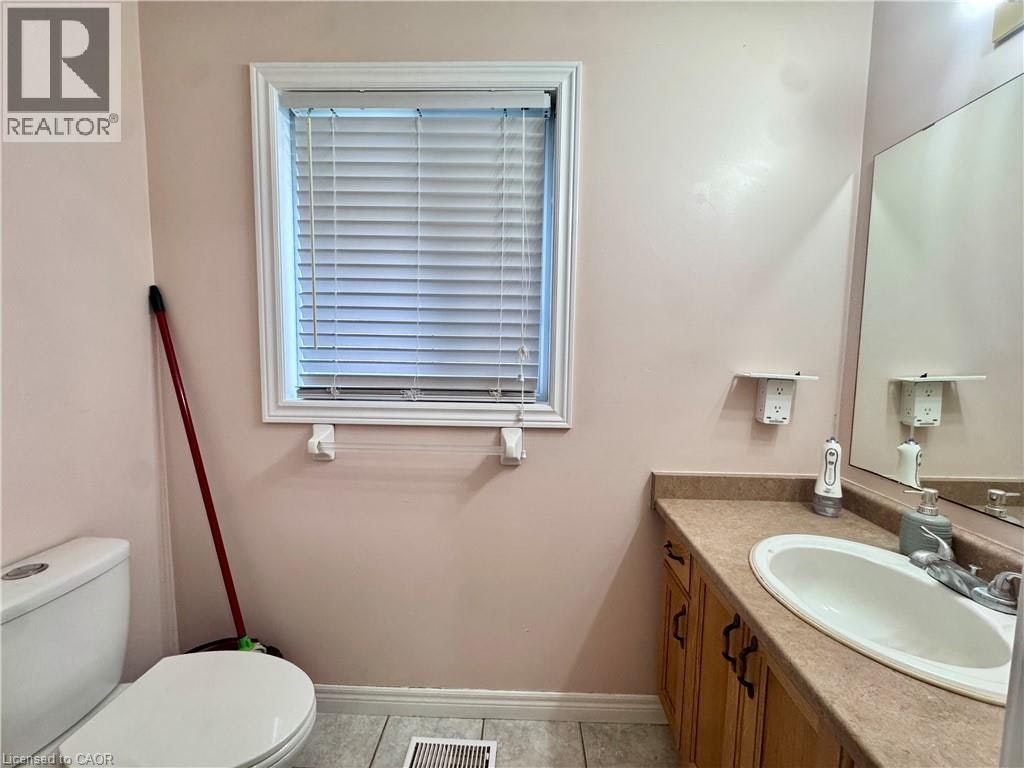 679 Karlsfeld Road, Waterloo, ON, N2T 2V3 - 6