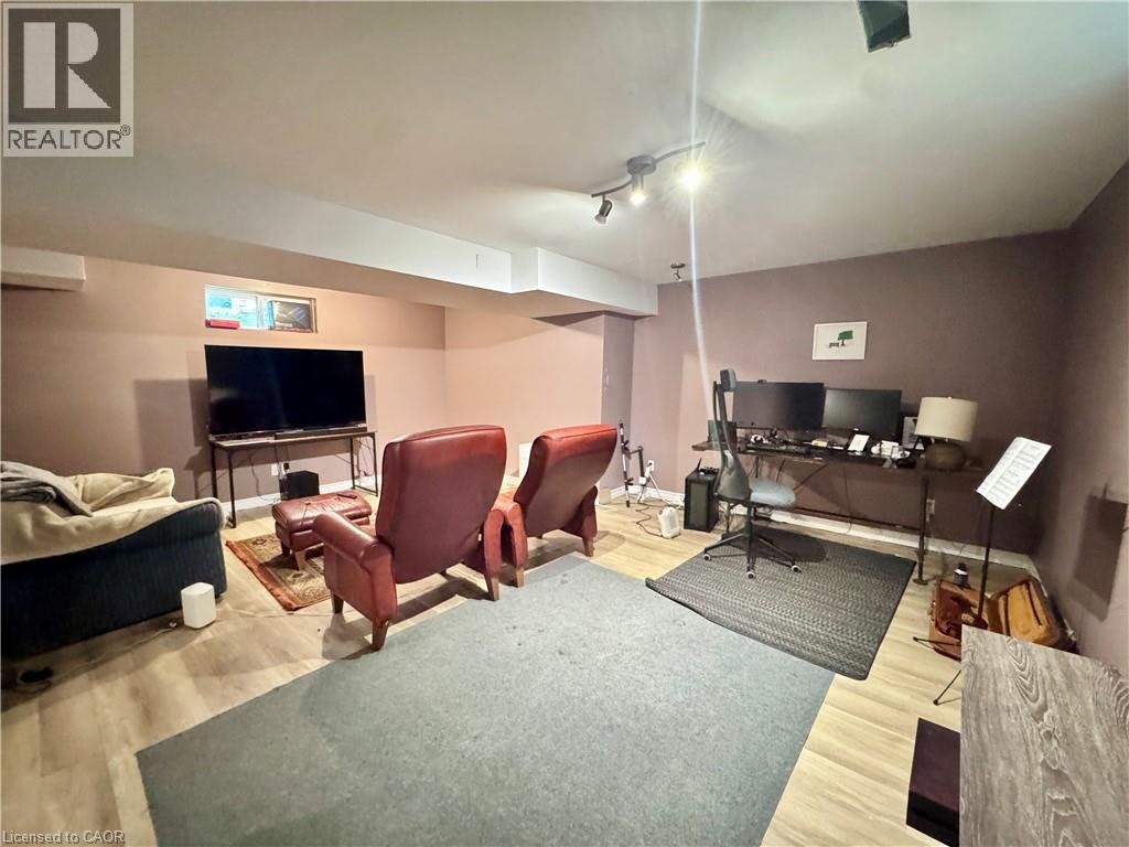 679 Karlsfeld Road, Waterloo, ON, N2T 2V3 - 23