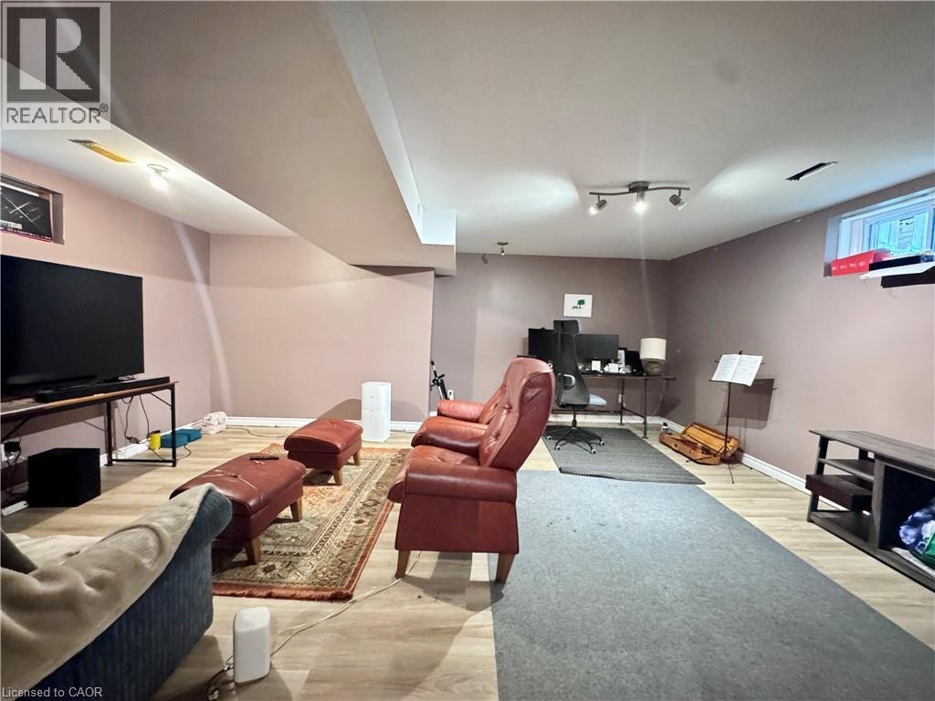 679 Karlsfeld Road, Waterloo, ON, N2T 2V3 - 22