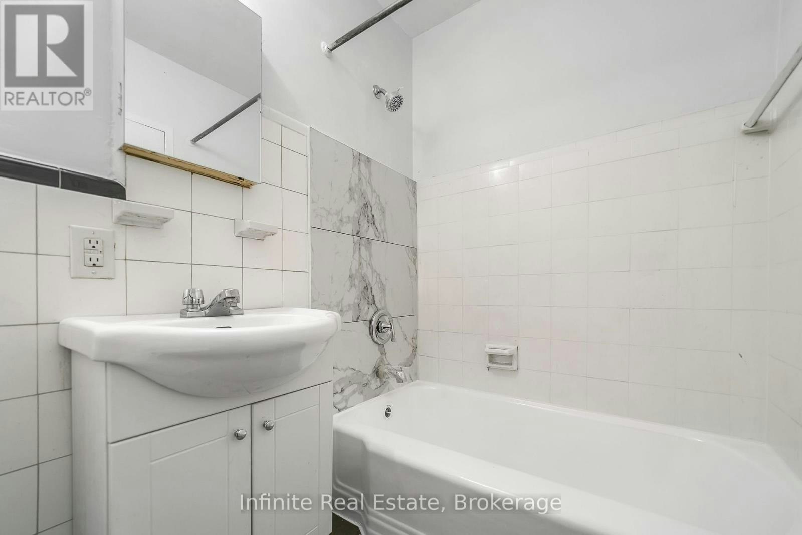 111-896 Eglinton Avenue E, Toronto, ON, M4G 2L2 - 6