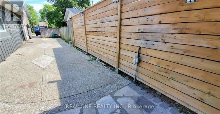 UPPER-133 Mccraney Street, Oakville, ON, L6H 1H5 - 18