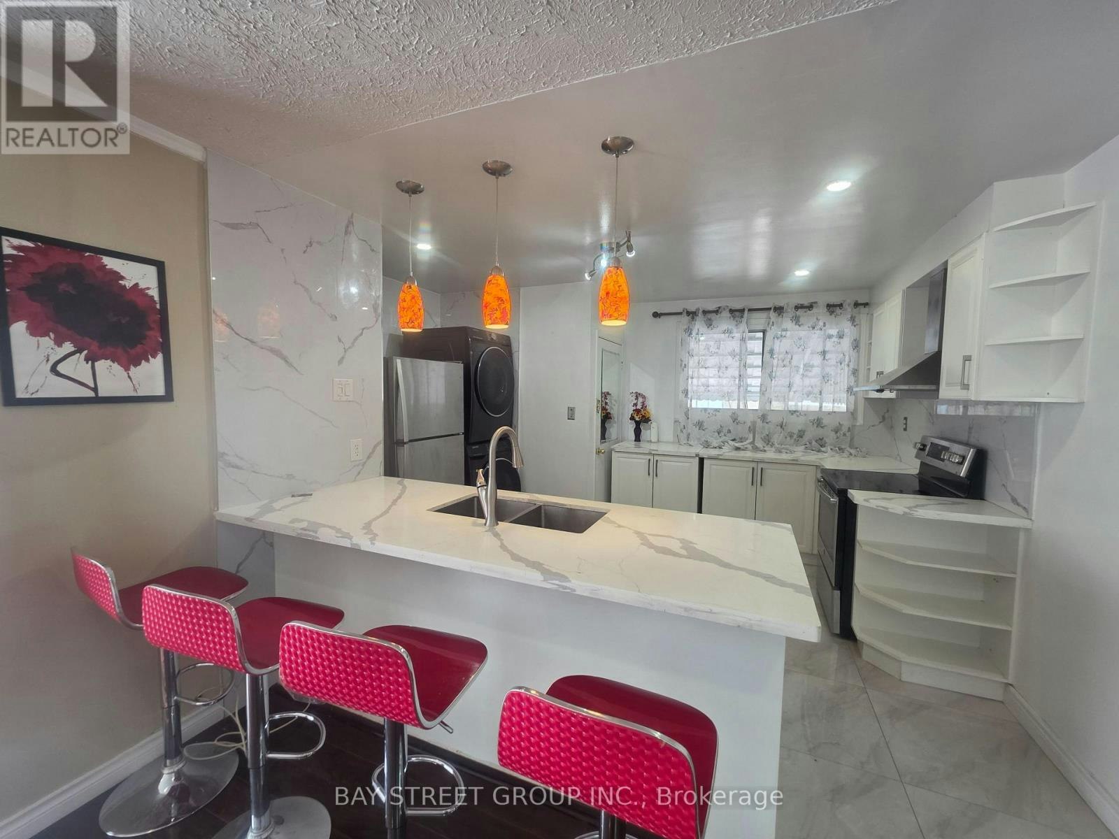 MAIN-211 Beechy Drive, Richmond Hill, ON, L4C 2X6 4