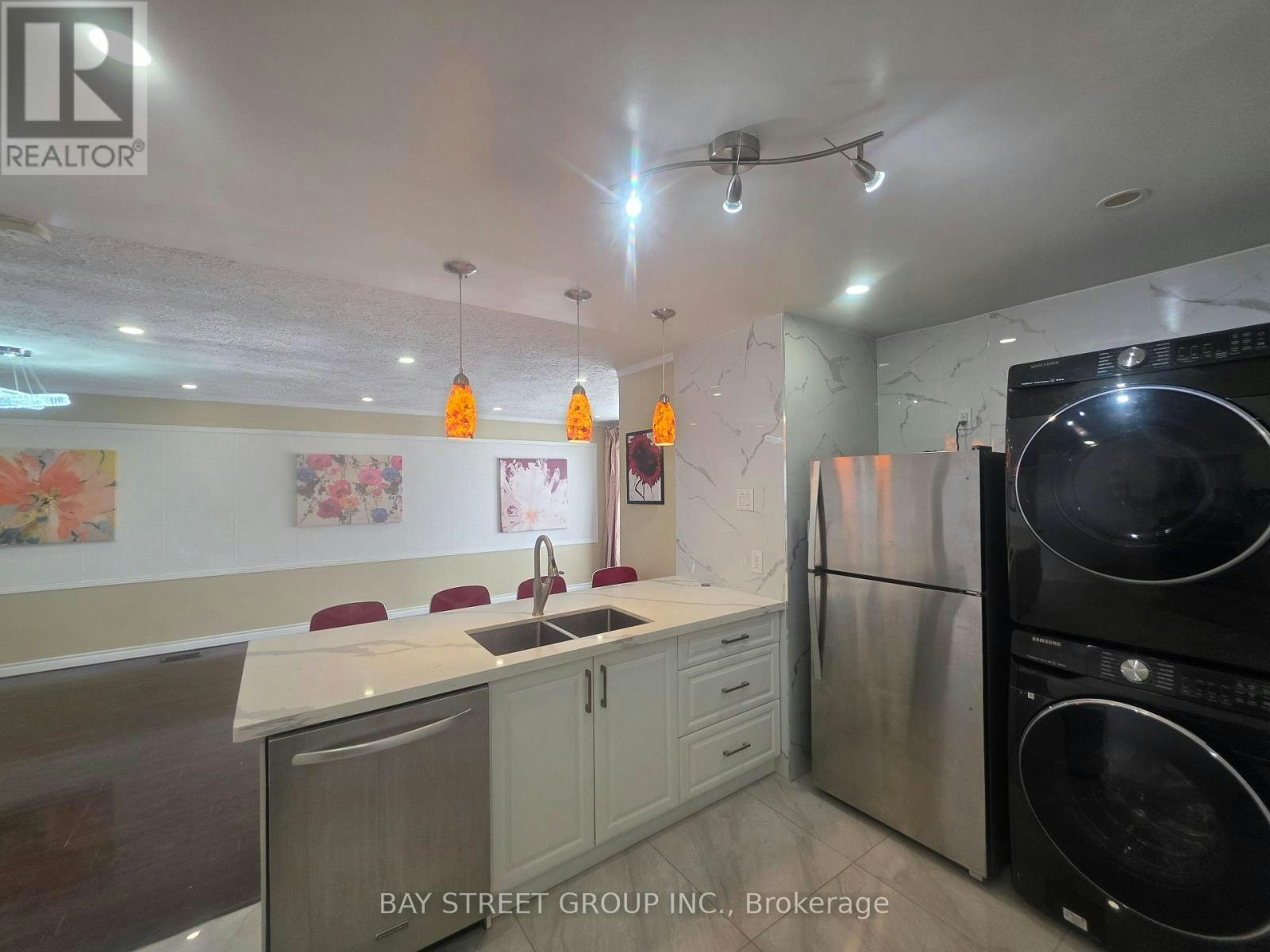 MAIN-211 Beechy Drive, Richmond Hill, ON, L4C 2X6 5