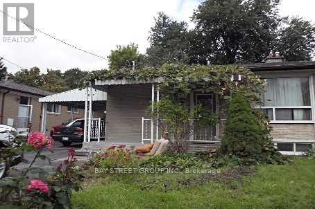 MAIN-211 Beechy Drive, Richmond Hill, ON, L4C 2X6