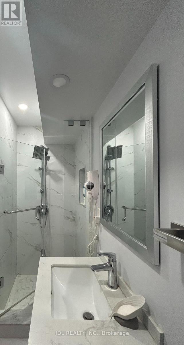 A BSMT-MASTER 973 Bedroom Willowdale Ave Avenue, Toronto, ON, M2M 3C6 - 5
