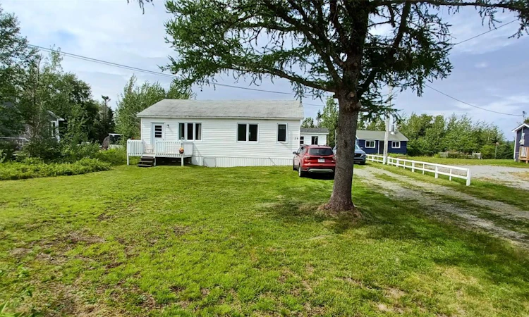 28 Riverside Road W