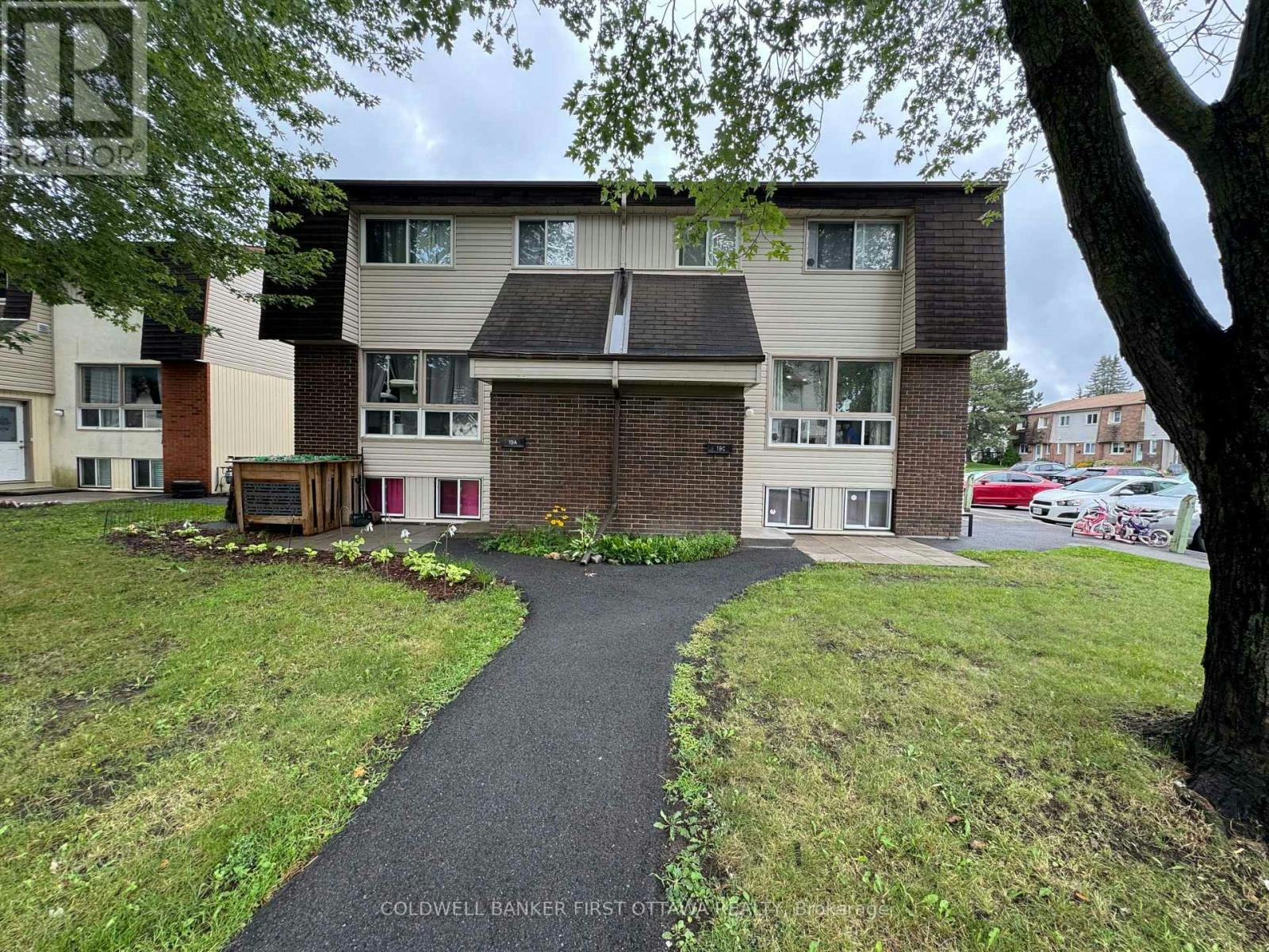 19C Sonnet Crescent, Ottawa, ON, K2H 8W8