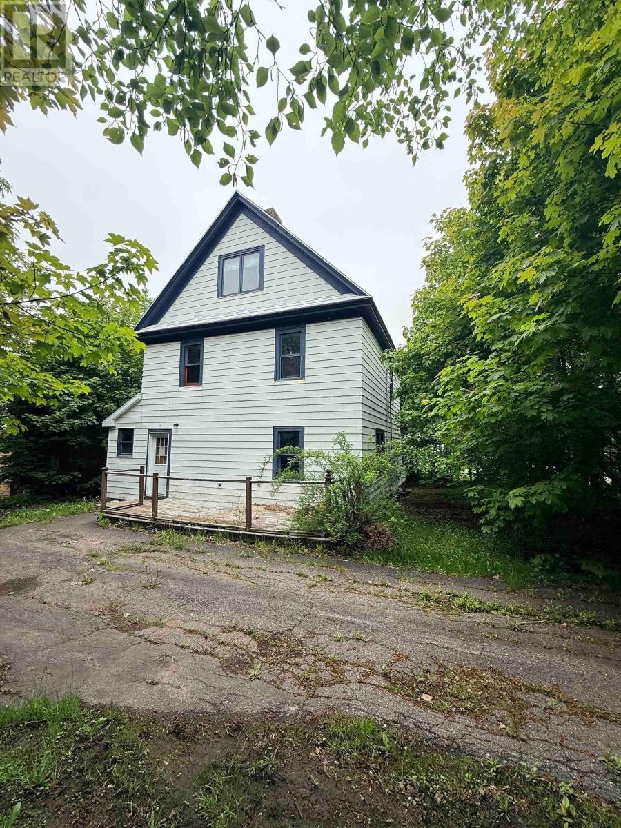25 Queen Street, Sydney Mines, NS, B1V 1L2