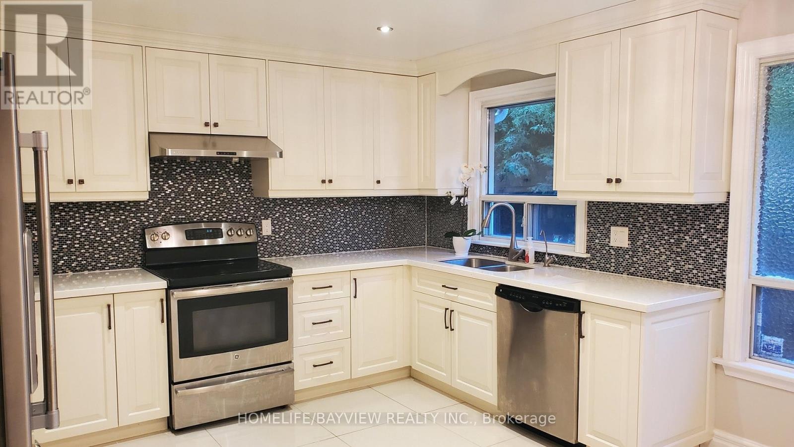 6 Restwell Crescent, Toronto, ON, M2K 2A2 - 8