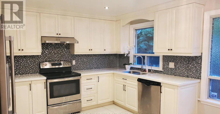 6 Restwell Crescent, Toronto, ON, M2K 2A2 - 8