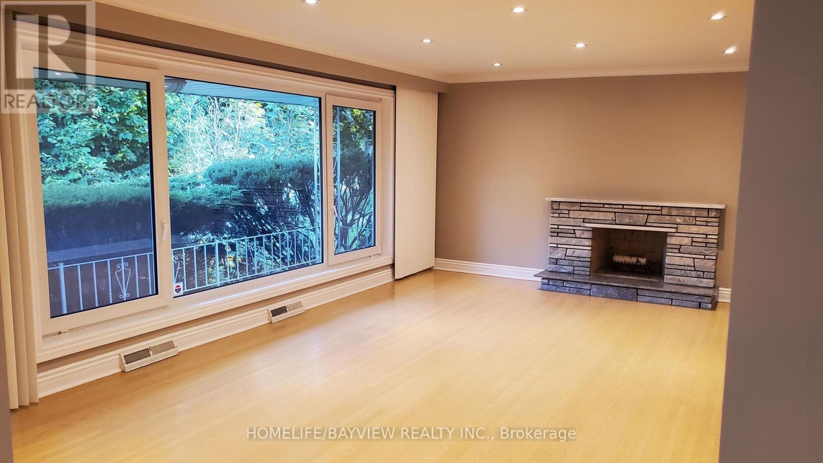 6 Restwell Crescent, Toronto, ON, M2K 2A2 - 6