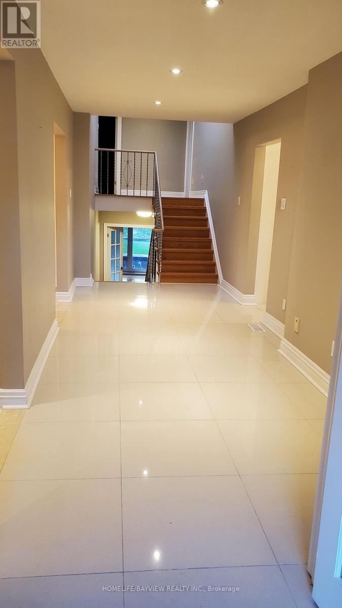 6 Restwell Crescent, Toronto, ON, M2K 2A2 - 5
