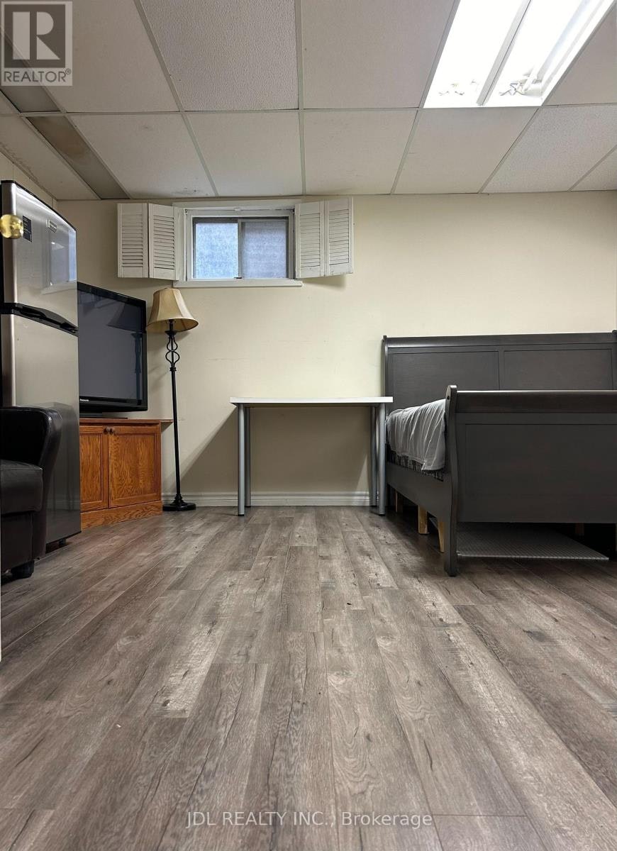 A BSMT-MASTER 3 Bedroom Butterfield Dr Drive, Toronto, ON, M3A 2L9 - 3
