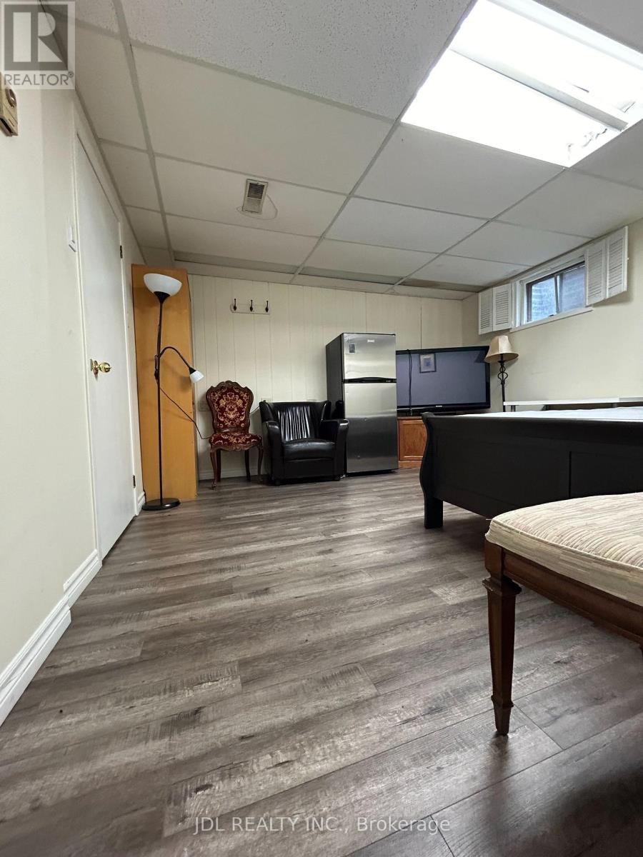A BSMT-MASTER 3 Bedroom Butterfield Dr Drive, Toronto, ON, M3A 2L9 - 4