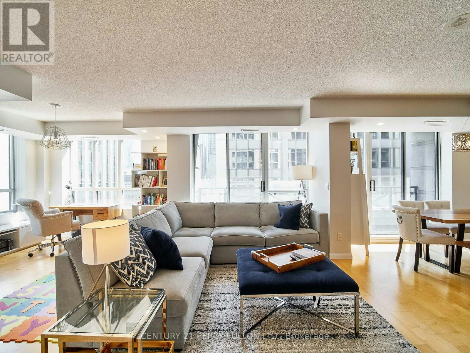 809-140 Simcoe Street, Toronto, ON, M5H 4E9 - 5