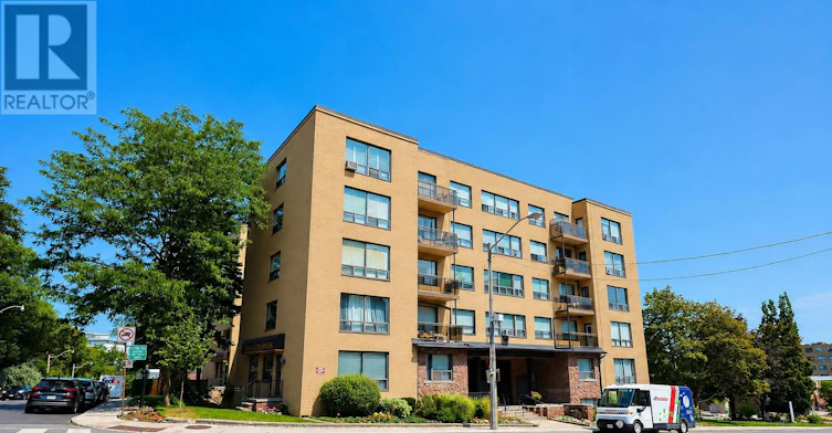 401-740 Eglinton Avenue, Toronto, ON, M5N 1C4
