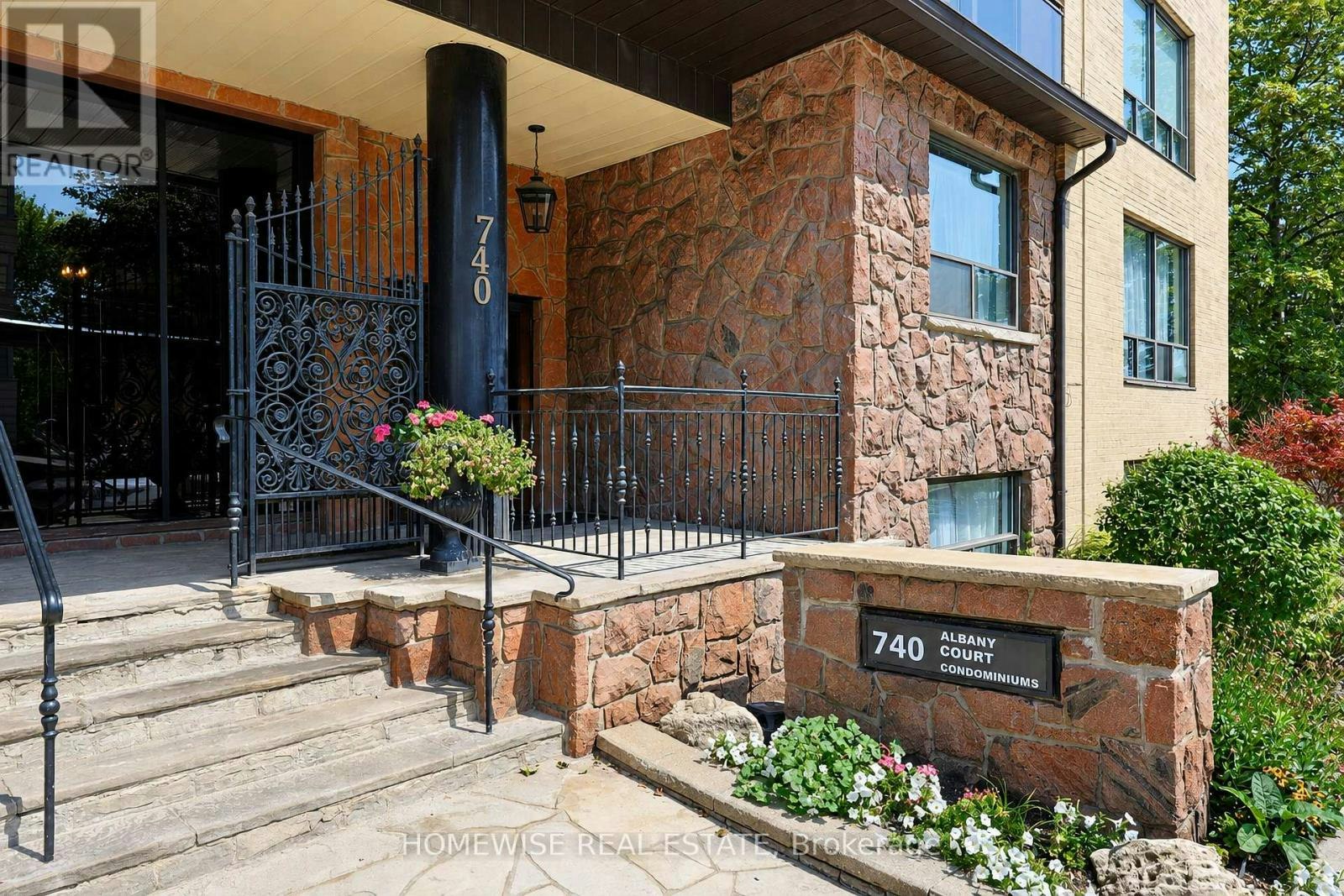 401-740 Eglinton Avenue, Toronto, ON, M5N 1C4 - 2