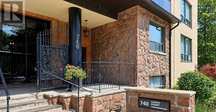 401-740 Eglinton Avenue, Toronto, ON, M5N 1C4 - 2
