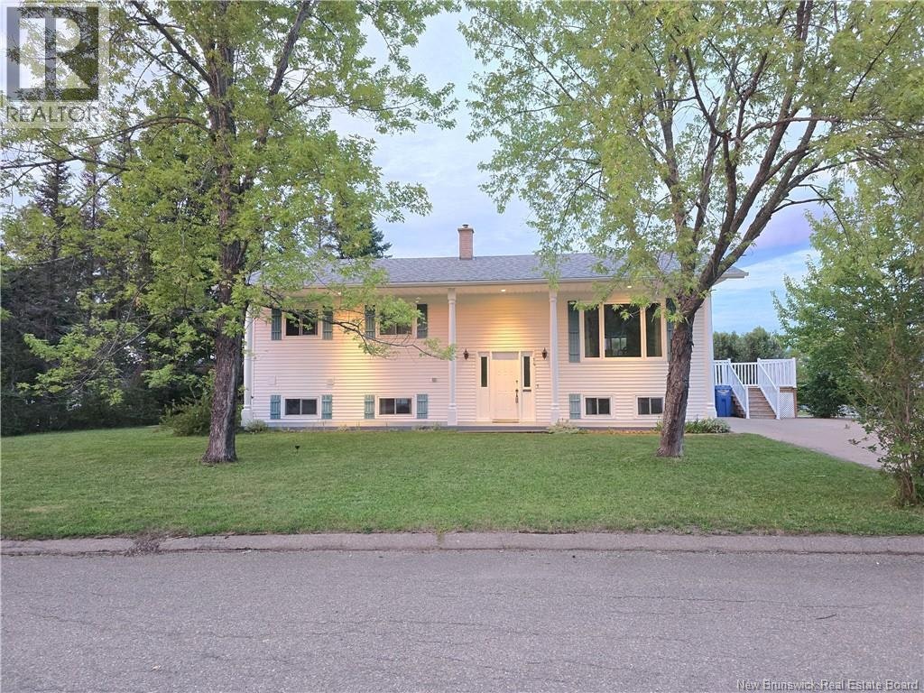 14 Côte Bleu, Bathurst, NB, E2A 3E8