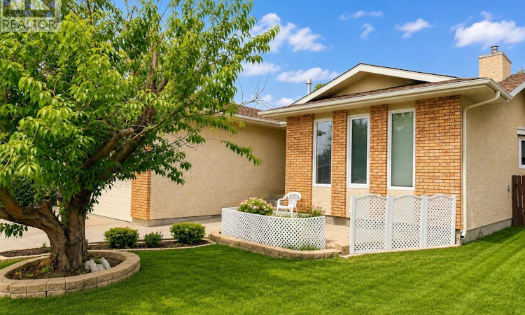2906 Huget Place