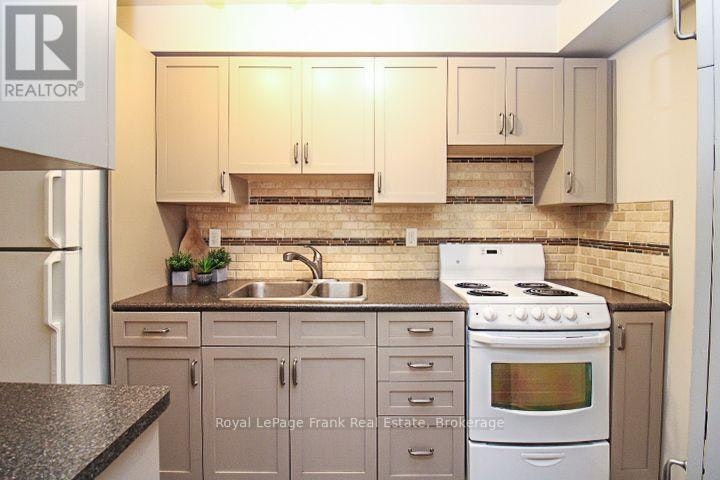 216-921 Armour Road, Peterborough, ON, K9H 7K5