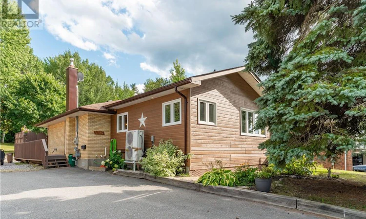 1786 Latimer Crescent