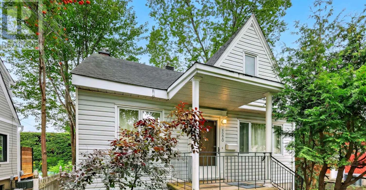 1220 Collins Avenue, Ottawa, ON, K1V 6E1