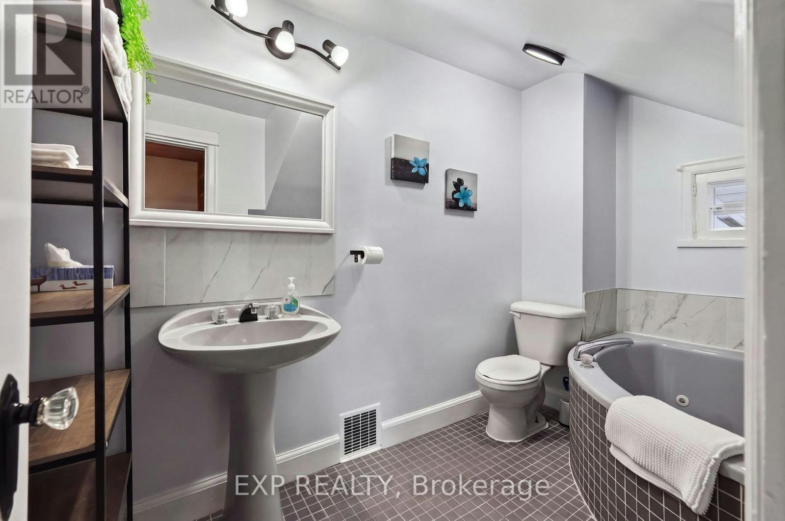 1220 Collins Avenue, Ottawa, ON, K1V 6E1 - 25