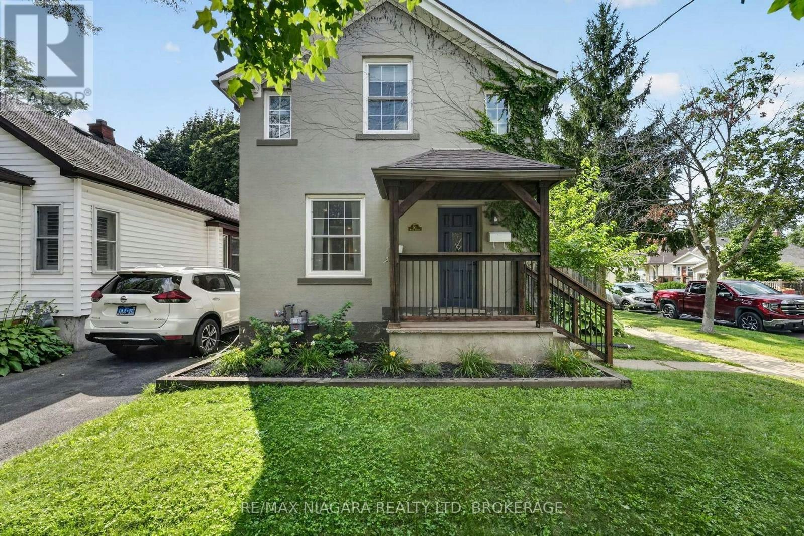 51 Wiley Street, St. Catharines, ON, L2R 4G1 - 2