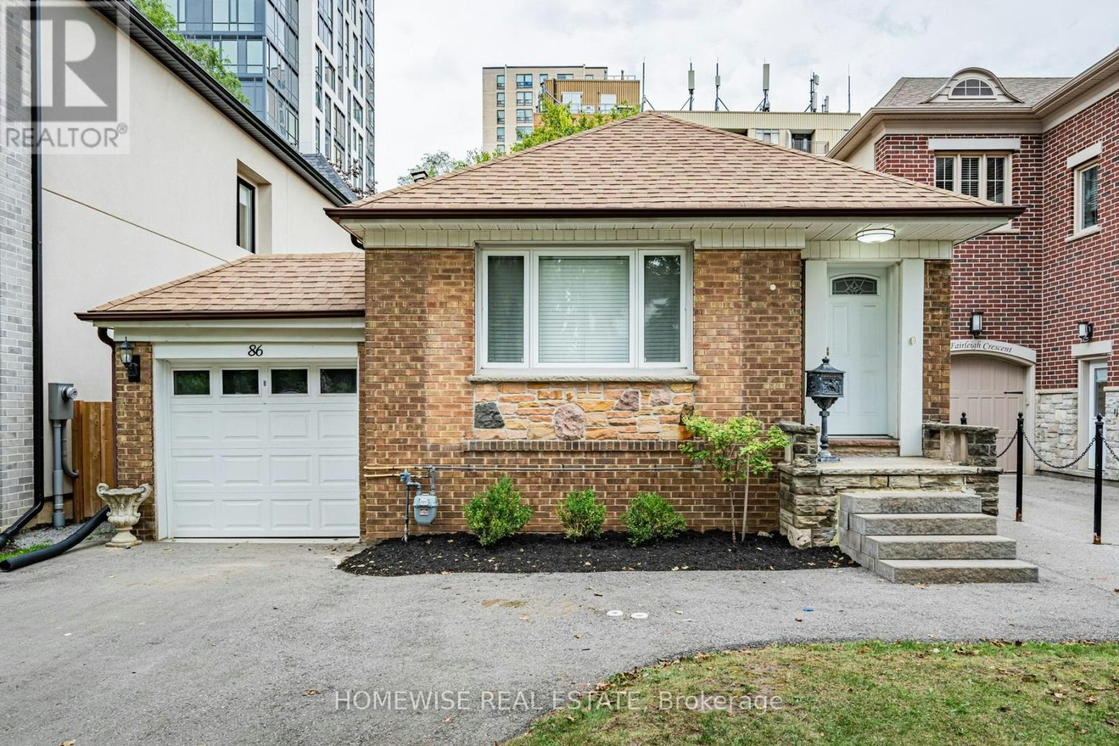 86 Fairleigh Crescent, Toronto, ON, M6C 3R9