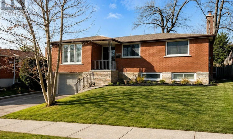 166 Collings Avenue