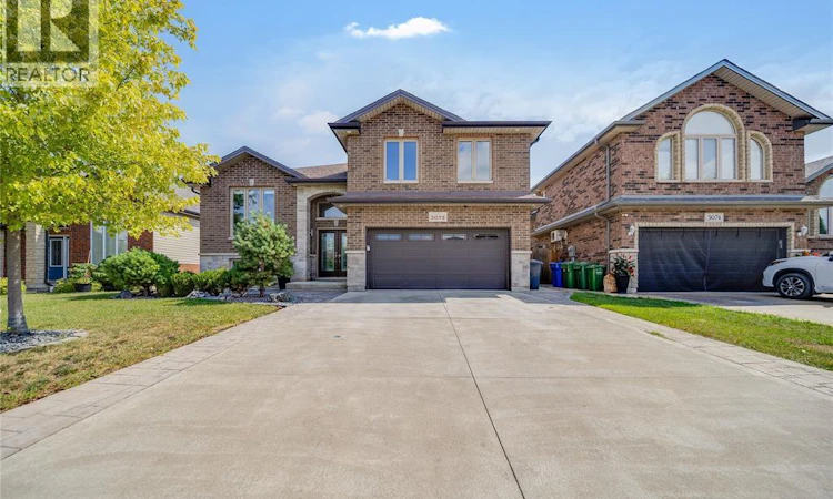 3072 Troup Crescent