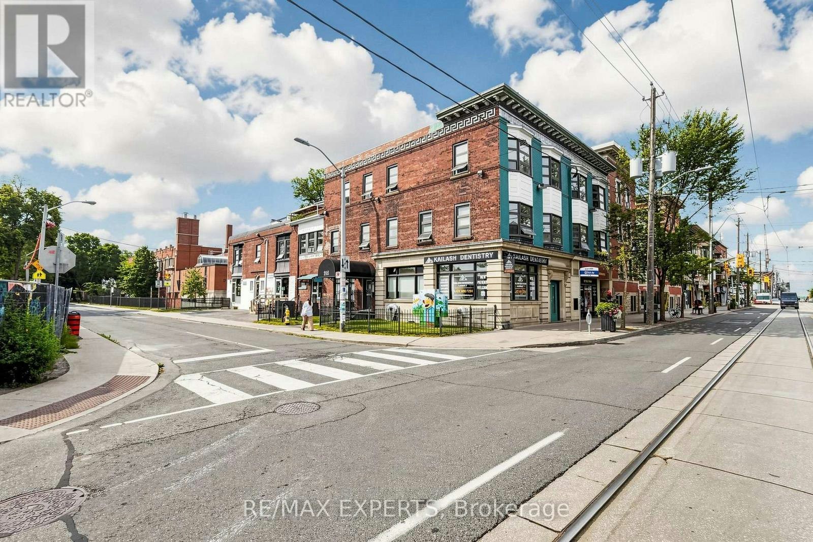 204-218 Close Avenue, Toronto, ON, M6K 1M3 - 2