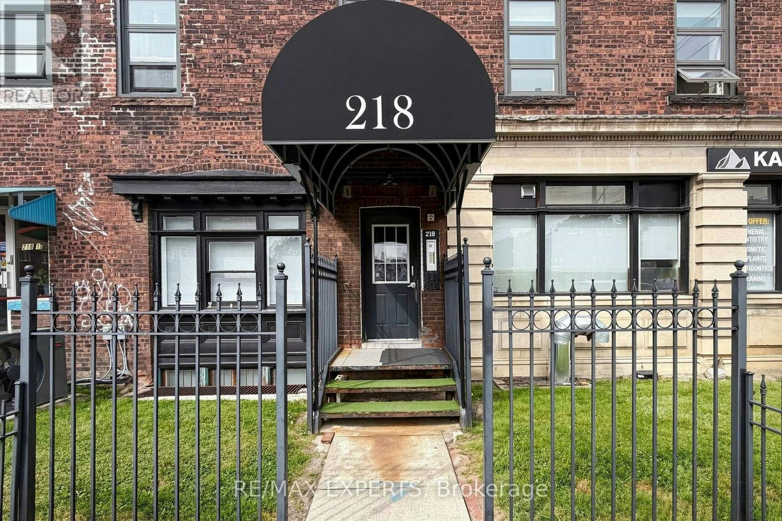 204-218 Close Avenue, Toronto, ON, M6K 1M3 - 4