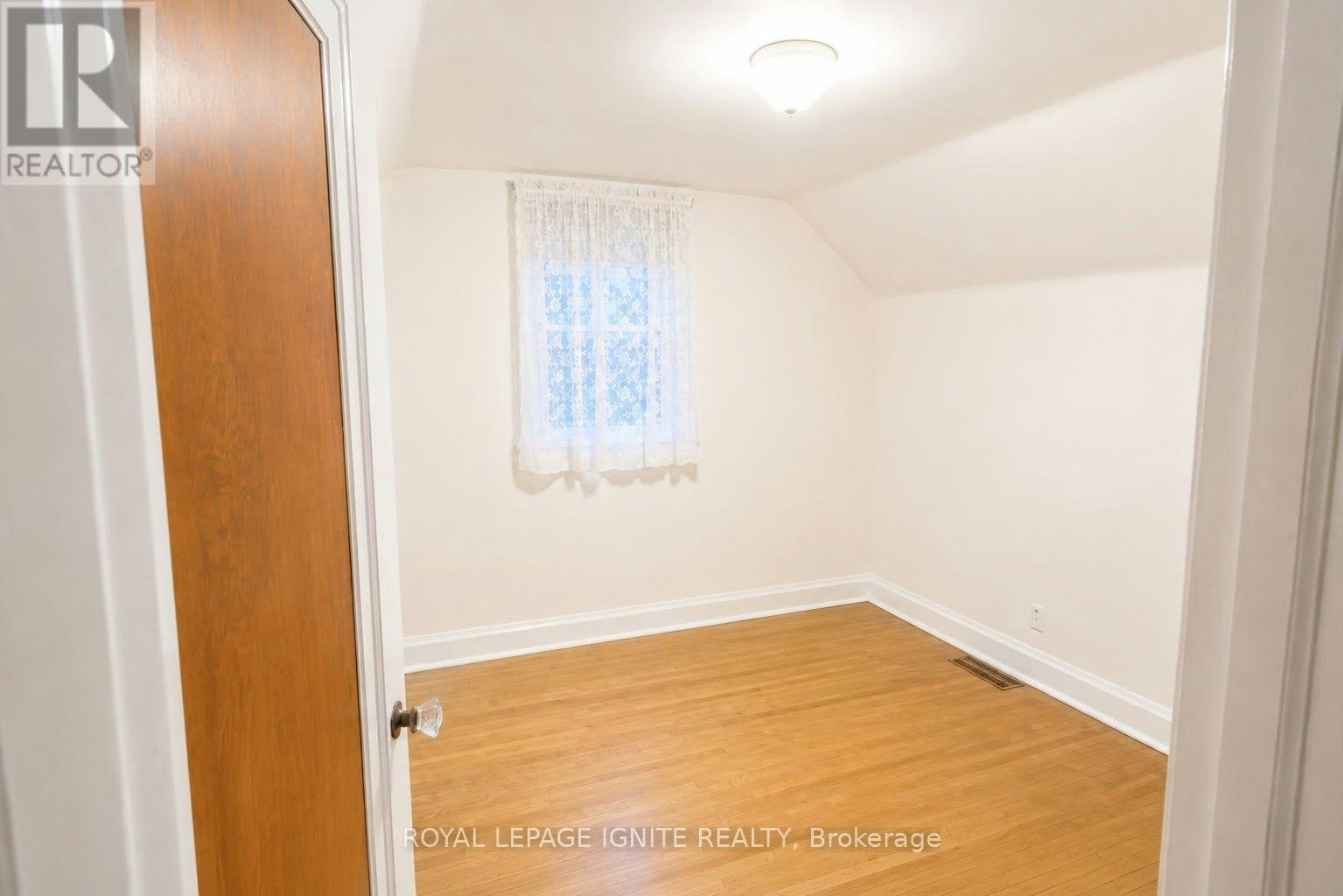 MAIN-820 Simcoe Street N, Oshawa, ON, L1G 4V8 - 7